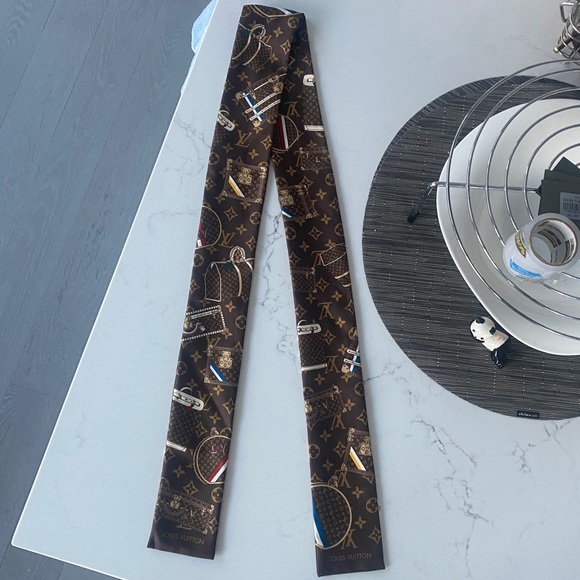 Louis Vuitton trunk twilly - Picture 2 of 4